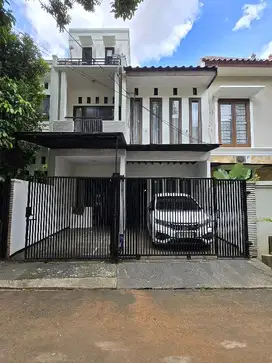 Rumah dalam komplek bebas banjir  akses jalan lebar  di pondok kelapa