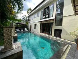 Dijual villa lantainw lokasi pererenan