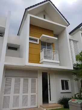 Disewakan Rumah Cantik.& Nyaman Cluster Amanda Summarecon