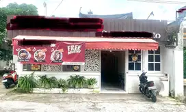Disewakan Rumah Tepi Jalan dekat UGM Pakuwon Mall Condongcatur