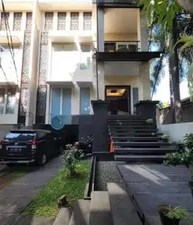dijual rumah mewah swiming poll town house cipete jaksel