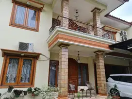 dijual rumah murah private pool veteran Bintaro Jakarta selatan