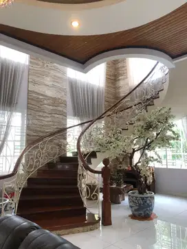 Dijual Villa Mewah Full Furnish Di Jl Lobak