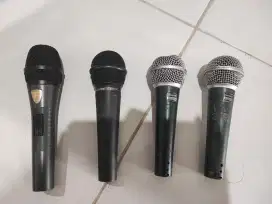 4 buah Microphone. shure beta 58A.
Voice seven vm pro16. Dyon dm 168
