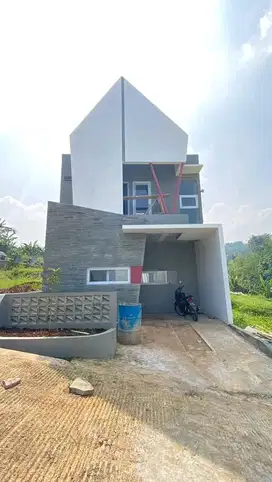 Dijual rumah 2 lantai cluster one gate KPR di jatihandap dkt padasuka
