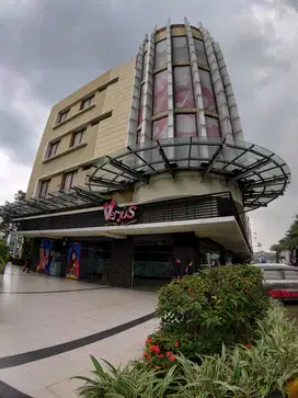 Gedung dan Bisnis Karaoke Masih Aktif di Area Tangerang