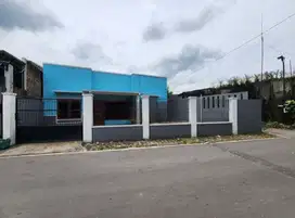 Rumah Luas Akses Aspal Simpangan Dekat Tugu Boto