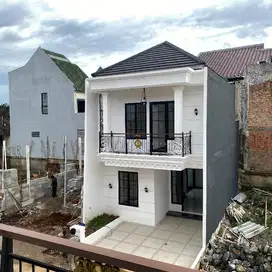 di jual rumah 2 lantai lokasi strategis