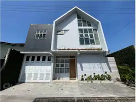Rumah Scandinavian Tropis dekat Indogrosir Jombor