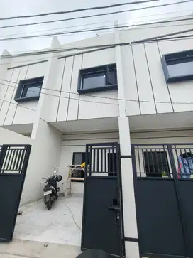 2 Unit Rumah Baru 3 Lantai Di Jelambar Jakbar
