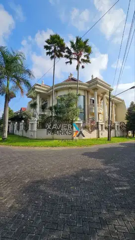 Dijual Rumah Mewah Klasik Full Furnished di Perum Elit Araya, Malang