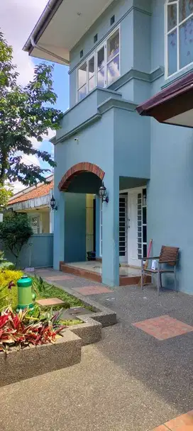 Sewa Rumah Lux terawat Semi Furnish Di Sayap Burangrang Bandung
