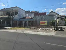 Rumah Strategis Pinggir Jalan Hitung Tanah Pusat Kota Solo Dekat BTC