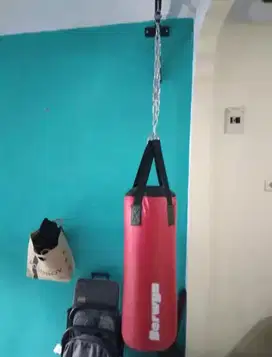 Samsak Sarung Berwyn dan Sarung MMA