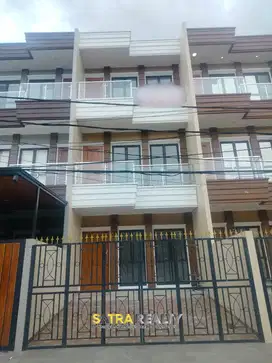 Rumah Baru 3 Lantai Area Green Ville