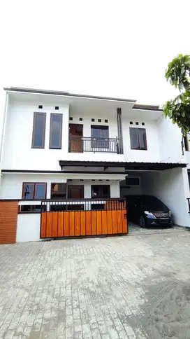 Rumah Baru Bagus 2lantai Kartasura Sukoharjo