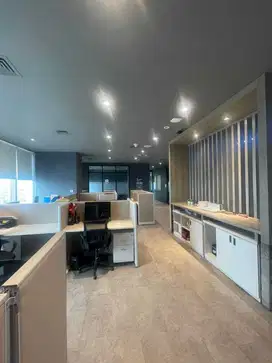 Sewa Kantor Siap Huni 321 m2 di SOHO Capital Central Park Jakbar, Nego