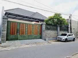 Rumah Mewah 359m² Ada Private Pool & Furnish Solo Kota