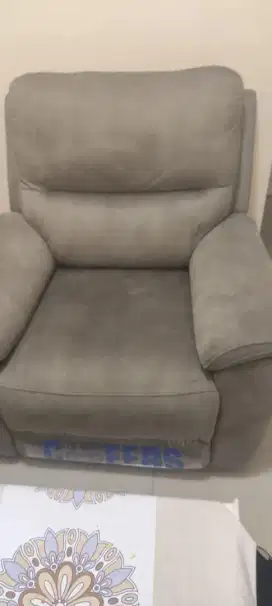 Jual satu set sofa recliner lengkap