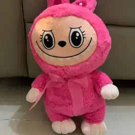 boneka labubu pink sedang