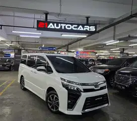 TOYOTA VOXY 2.0 AT 2020
