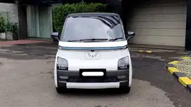 km22rb wuling air ev long range 2023 putih wallcharger tangan pertama