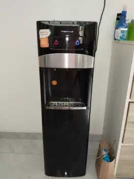 Dispenser merk Panfilla Galon bawah ada air panas dan air es