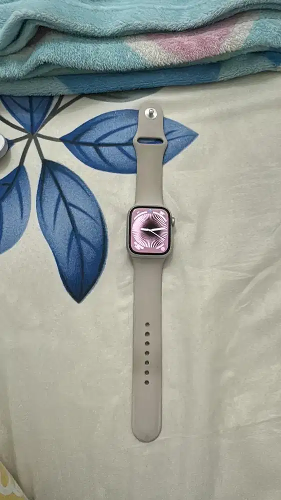 Iwatch series 7 41 mm starlight