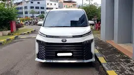 km 6 ribuan toyota voxy cvt tss 2024 putih tangan pertama dari baru