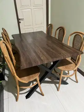 Meja makan / meja rapat bekas (beli di Informa)