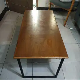 Meja tamu kayu jati solid rangka metal fabelio