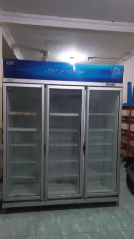 Showcase pendingin Minuman Merk Gea