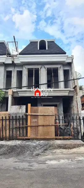 Dijual Rumah American Modern Dharmahusada,Kertajaya,Jawa Timur