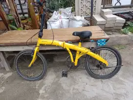 Sepeda Lipat Kuning