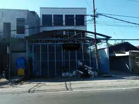 Brigjen katamso ruko 3lt hadap jln raya