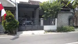 Rumah Cantk Nyaman Dekat Batas Kota Solo