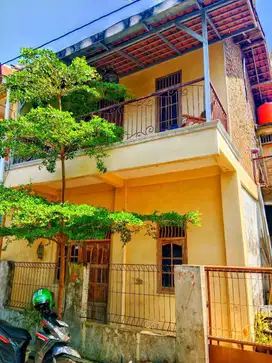 Rumah Second 2lantai dekat Akfis Gedongan Colomadu