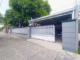 Rumah Luas Tengah Kota Strategis Dekat Stadion Manahan