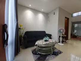 DIJUAL RUMAH MEWAH 2 LANTAI DI CLUSTER BARU KOTA WISATA, SIAP HUNI!