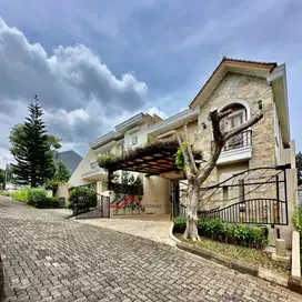Rumah Cantik Dalam Komplek Besar