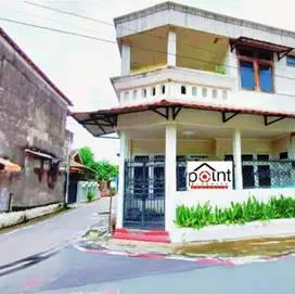 Rumah hook 2,5 lantai bagus siap huni di Gumpang