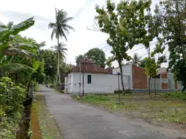 Pekarangan cocok Rumah Murah dekat UII kaliurang, SHM hanya 2 jtan