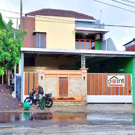 Rumah bagus 2 Lt lokasi stretegis di Kota Solo