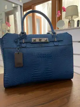 Tas guess biru good condition