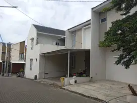 Rumah 2L Ling Asri Murah Hdp Timur Ada Taman Siap Huni SHM, Sariwangi