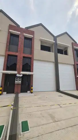 Sewa Gudang Bizzpark PIK 2 Cuma 105 Juta aja per tahun! Lokasi bagus!
