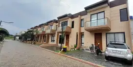 Rumah Nyaman untuk Semua: 2 Lantai dengan Desain Kustom