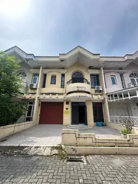 Dijual Villa Luas Siap Huni Di Komplek Kasuari Indah