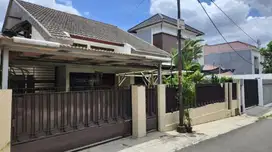 DIJUAL RUMAH HITUNG TANAH DI KEB BARUJAK SEL