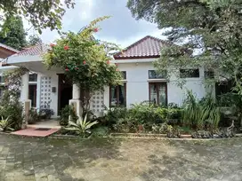 RUMAH NON KOMPLEK HALAMAN LUAS DI BSD AREA TANGERANG